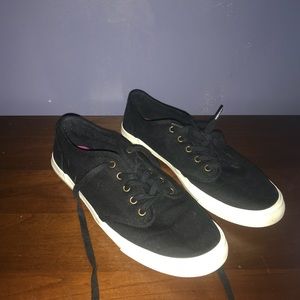 Black Tennis Shoes